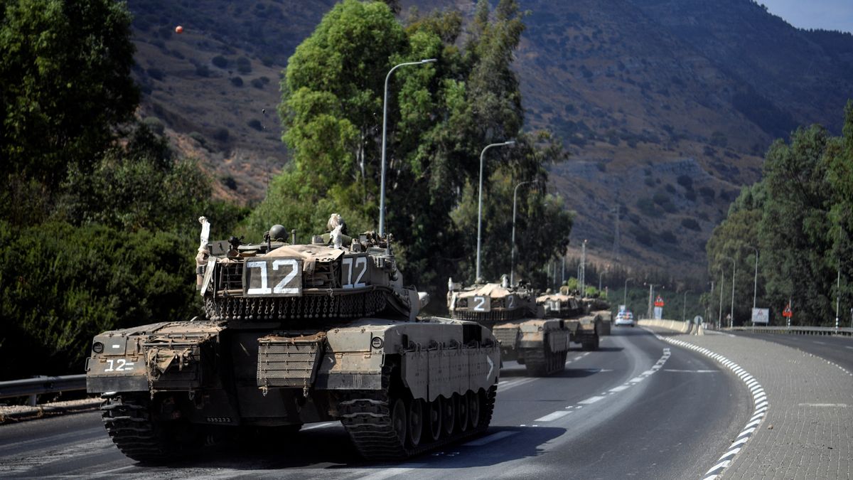 Izrael je oficiálně ve válečném stavu. Tanky míří k Pásmu Gazy i k hranicím Libanonu